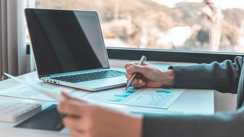 how to build a sales forecasting framework featured image