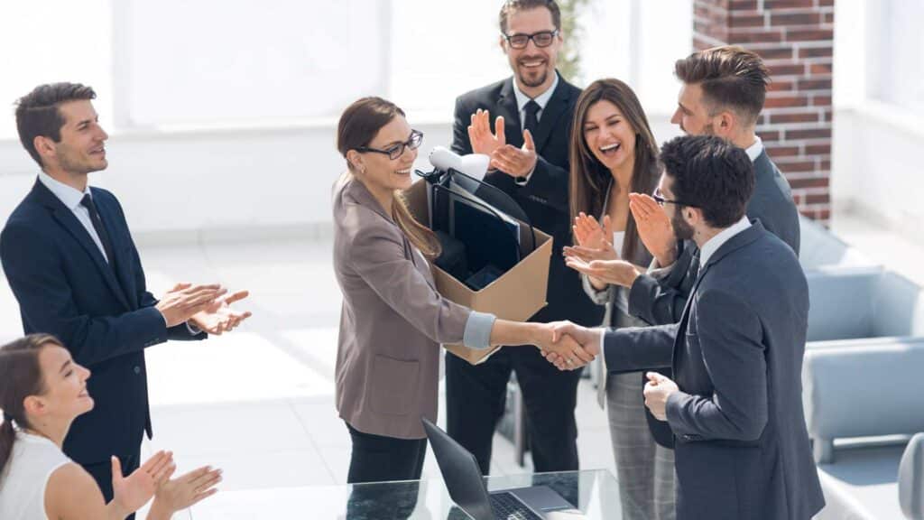 average b2b sales commission featured image