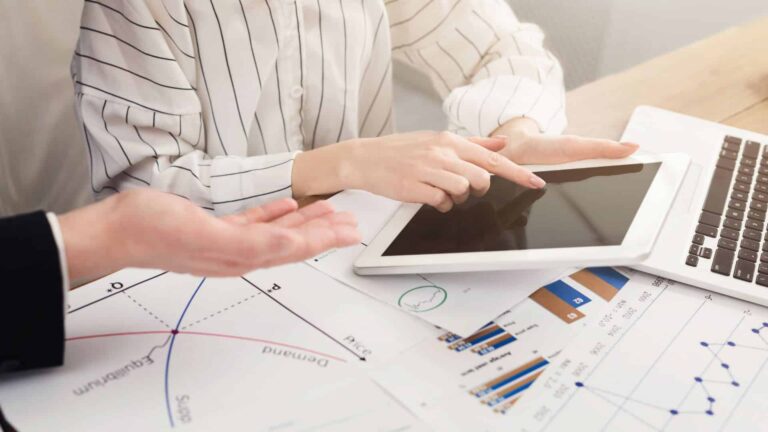 AI-powered platforms and commission planning