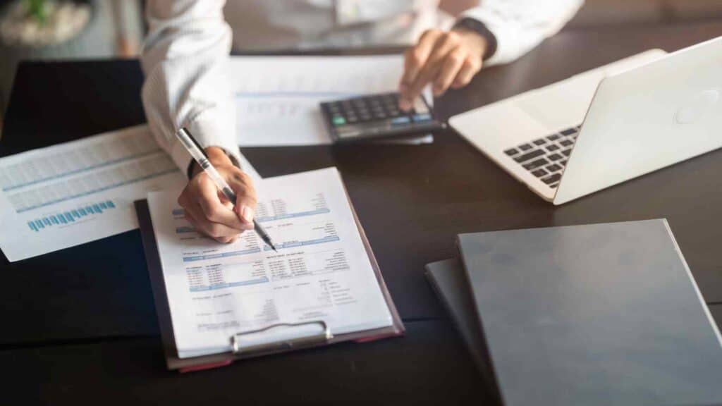 sales commission featured image