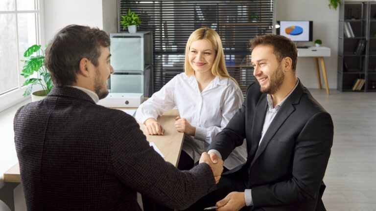 sales performance gap between top and average sellers